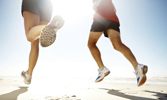 Chạy bộ là phương pháp rèn luyện sức khỏe dễ nhất nhưng nhiều người vẫn mắc 6 sai lầm cơ bản có thể gây tổn hại sức khỏe sau - Ảnh 1.