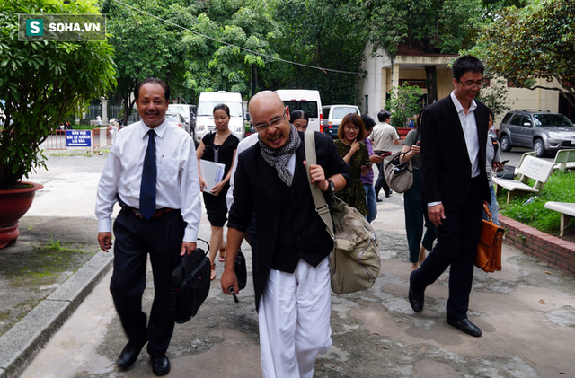 Vợ chồng ông Đặng Lê Nguyên Vũ viết đơn xin hoãn phiên xử ly hôn - Ảnh 1.