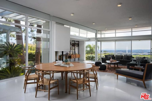 Ngôi nhà hiện đại 3,6 triệu USD mới mua của ca sĩ Kelly Osbourne