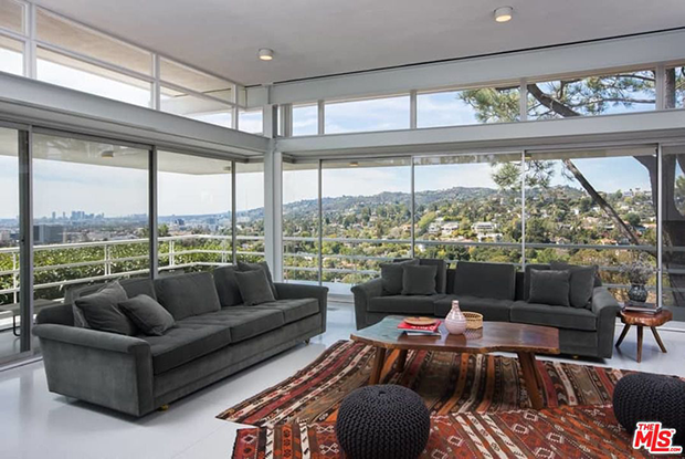 Ngôi nhà hiện đại 3,6 triệu USD mới mua của ca sĩ Kelly Osbourne