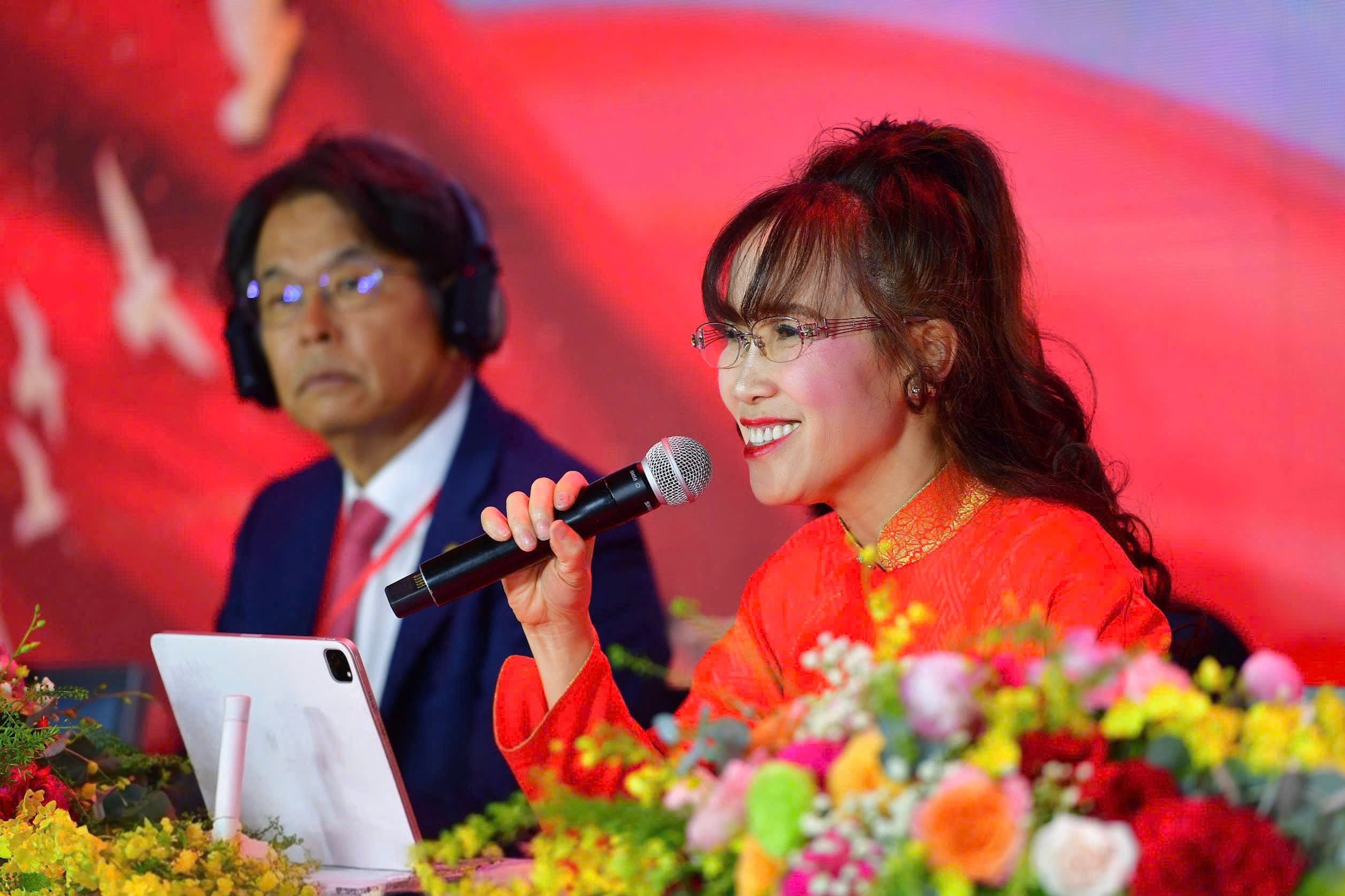 tien-si-nguyen-thi-phuong-thao-hdbank-muon-duoc-khach-hang-lua-chon-vi-chat-luong-vi-nhan-van-va-su-tu-te-1745548874.jpg