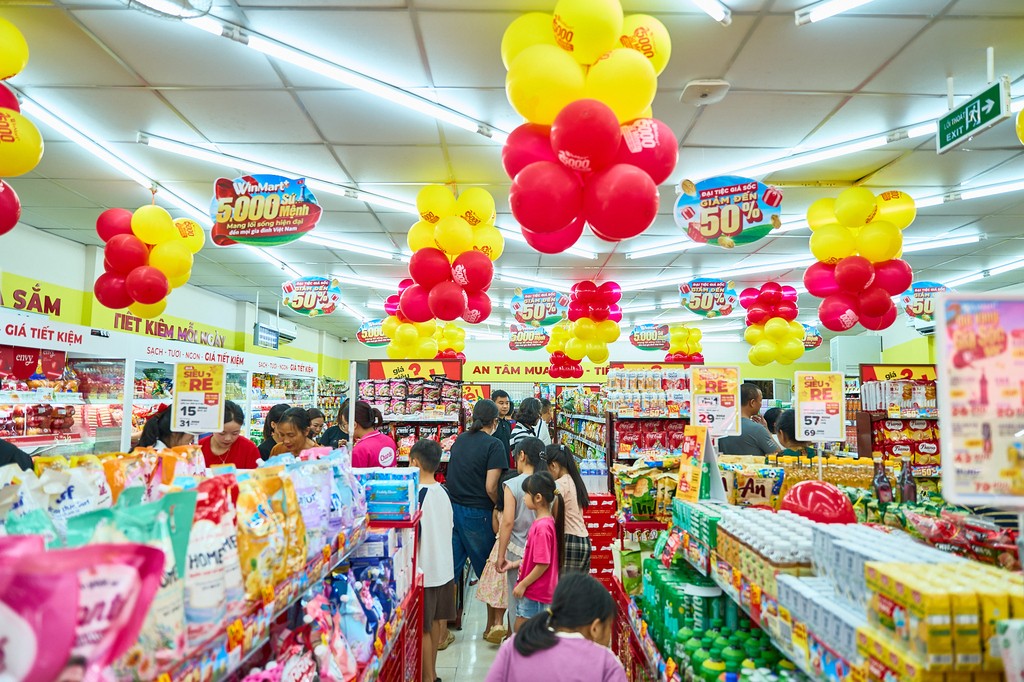 ba-con-meo-vac-hoa-minh-vao-chuoi-hoat-dong-dac-sac-hao-hung-mua-sam-san-gio-vang-gia-soc-voi-hon-500-uu-dai-hap-dan-tai-winmart-meo-vac-1781839096.jpg