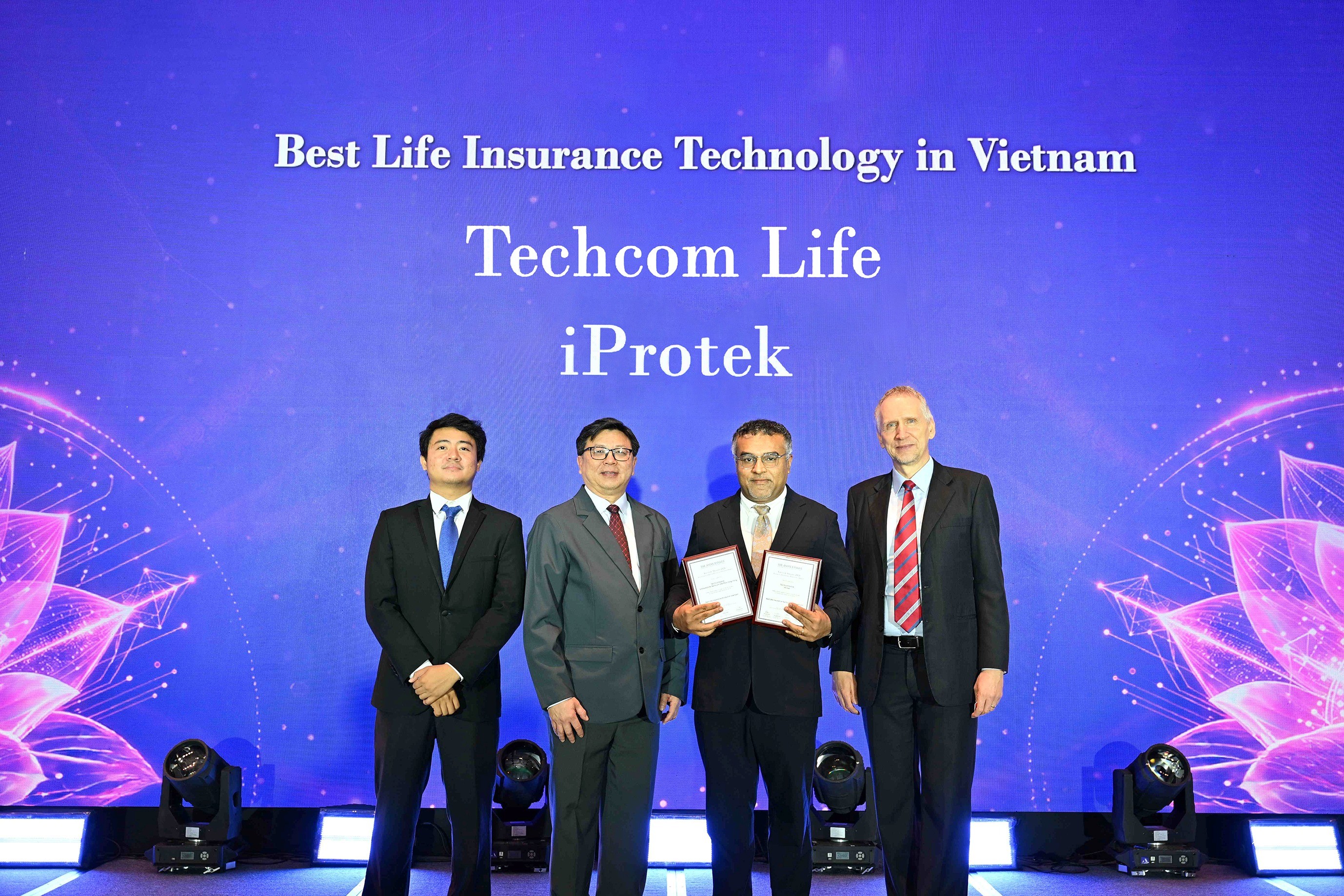 award-iprotek-1782458403.jpg