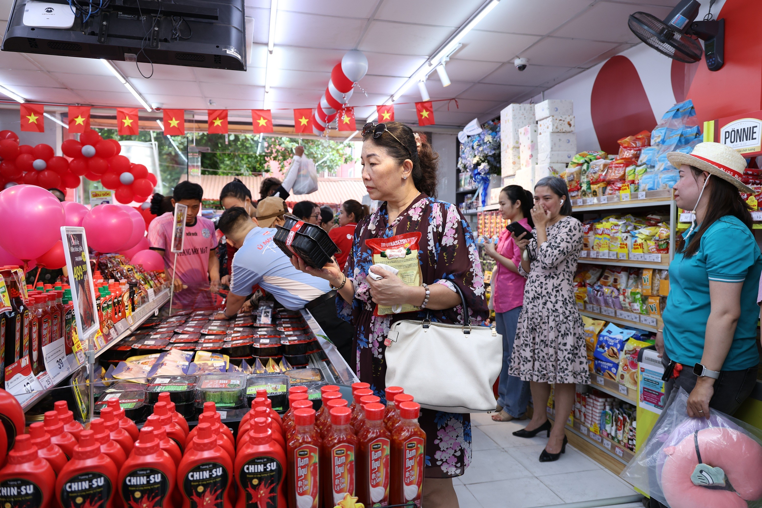 nguoi-tieu-dung-mua-thit-u-mat-meatdeli-1787188031.JPG