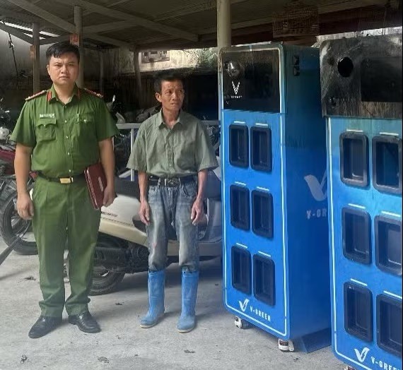 bat-giu-doi-tuong-huy-hoai-2-tu-doi-pin-cua-v-green-1784720156.jpeg