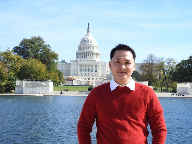 Tác giả Hoàng Huy, một cựu du học sinh, hiện là Giám đốc Marketing của một công ty du lịch.
