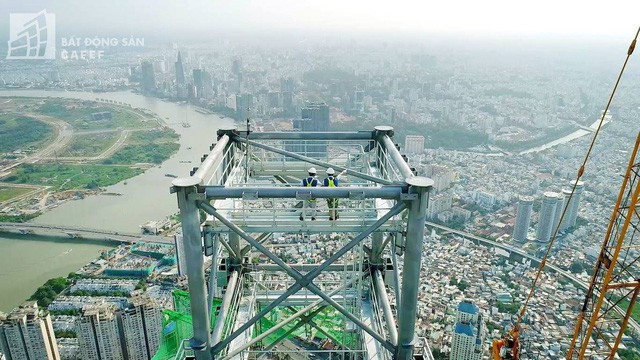Cận cảnh công trường thi công đỉnh tòa nhà cao nhất Việt Nam, dự kiến khai trương vào quý 4 - Ảnh 4.