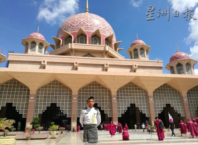 Chuyện chàng trai bảo vệ người Malaysia biết 7 ngôn ngữ trong vòng 15 tháng: Bạn nghĩ gì khi bản thân mỗi Tiếng Anh học mãi không xong? - Ảnh 2.