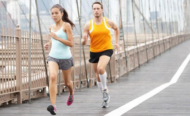 Chạy bộ là phương pháp rèn luyện sức khỏe dễ nhất nhưng nhiều người vẫn mắc 6 sai lầm cơ bản có thể gây tổn hại sức khỏe sau - Ảnh 2.