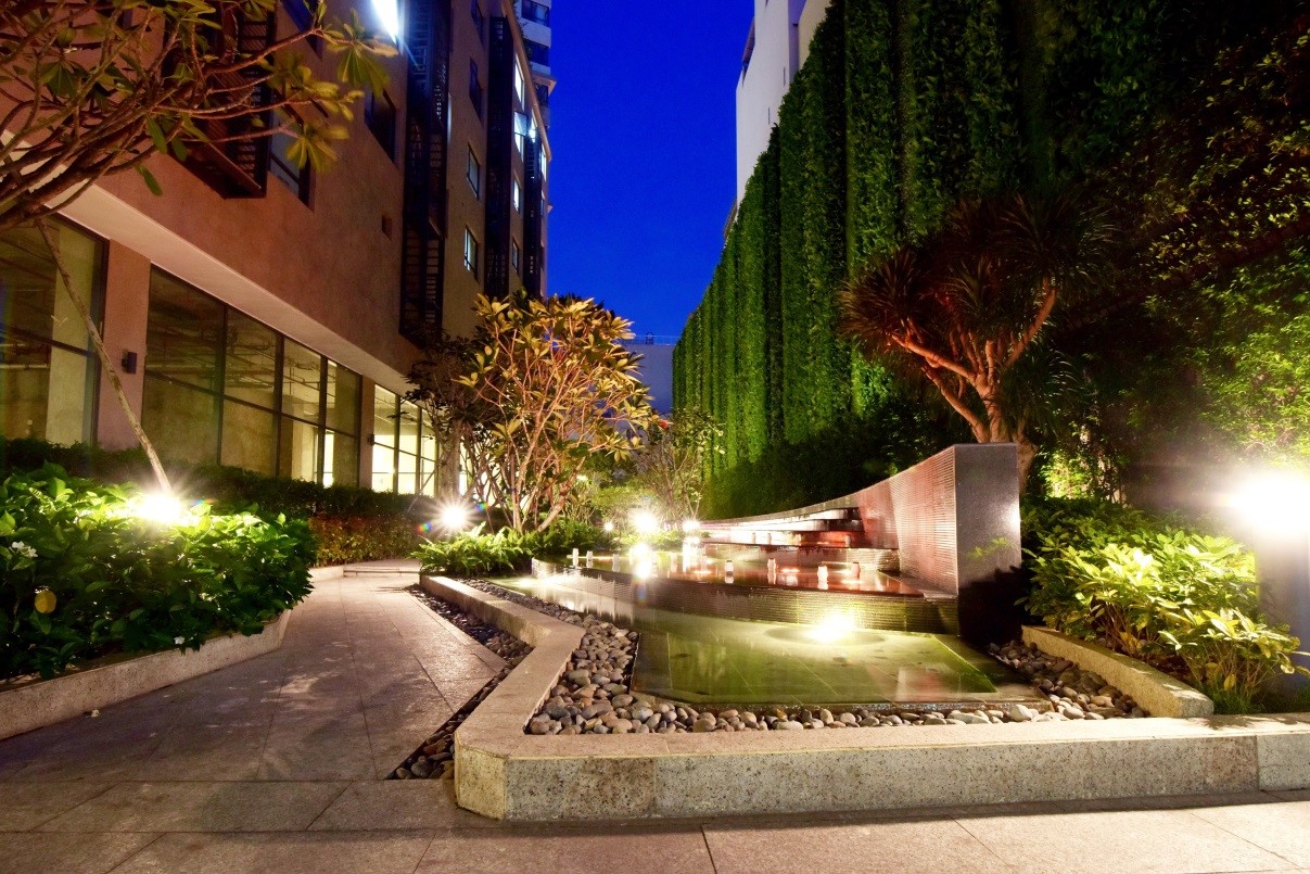Vẻ đẹp về đêm trong khuôn viên dự án The EverRich Infinity - một dự án khẳng định vị thế nhà đầu tư phát triển bất động sản cao cấp uy tín của Phát Đạt.