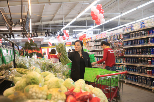 Người tiêu dùng nên mua thực phẩm tại các siêu thị, cửa hàng tiện lợi để bảo đảm an toàn