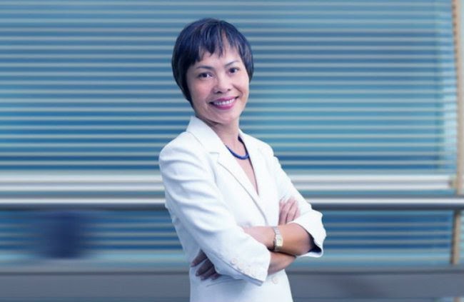 Bà Đinh Thị Hoa, Chủ tịch HĐQT Công ty Cổ phần phim Thiên Ngân (Galaxy Studio), còn có hơn 28 năm kinh nghiệm trong lĩnh vực Ngân hàng và Tài chính, Thương mại dịch vụ