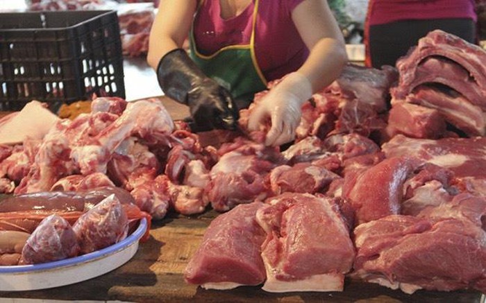 Trước tình trạng giá thịt lợn tăng phi mã, đã có doanh nghiệp tuyên bố bán thịt lợn phi lợi nhuận nhằm bình ổn giá. Ảnh: Thanh Thương.