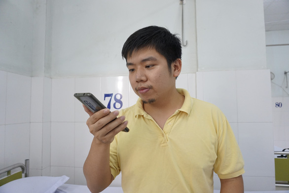 Bệnh nhân người Vũ Hán (Trung Quốc) Li Zichao tại bệnh viện Chợ Rẫy ngày 5-2 - Ảnh: NHẬT ĐĂNG