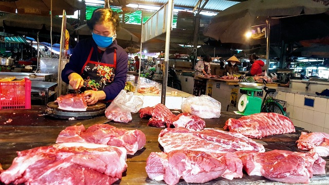Giá thịt lợn sẽ được kéo giảm xuống dưới 65.000 đồng đến 60.000 đồng/kg lợn hơi (ảnh: Nguyễn Mạnh)