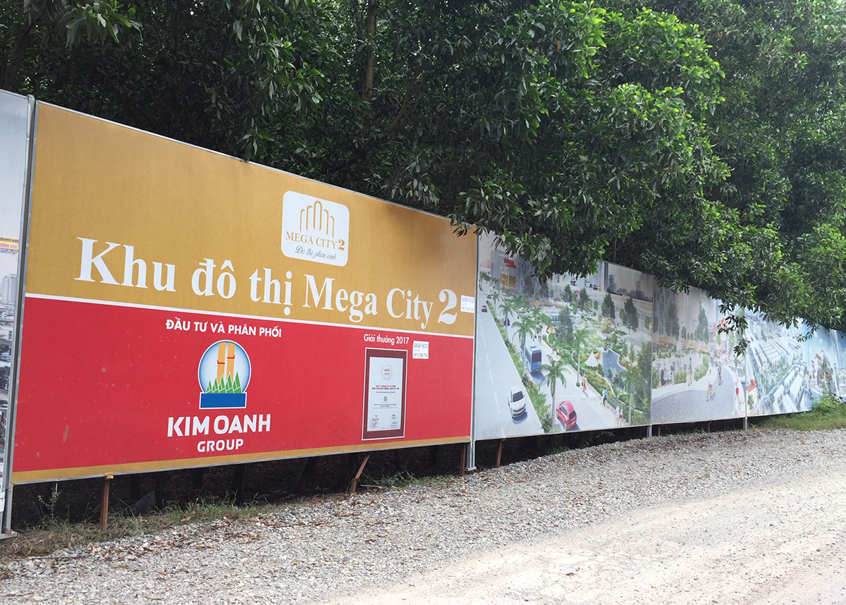 Dự án Khu đô thị Mega City 2 của Kim Oanh nằm lọt thỏm trong rừng cao su bạt ngàn, hoang vắng. Ảnh: V.D