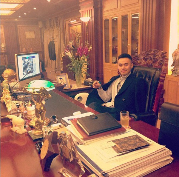 Đỗ Hoàng Minh hiện là giám đốc kinh doanh của Tập đoàn Tân Hoàng Minh