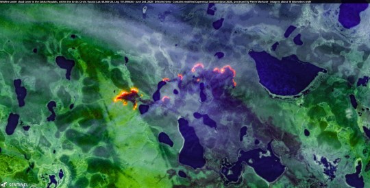 Một hình ảnh đám cháy ở Bắc Cực chụp từ vệ tinh.
