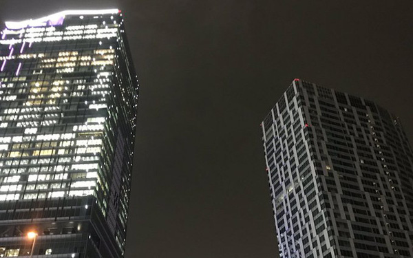 Trái: tòa Shibuya Scramble Square, trụ sở 100% doanh nghiệp Nhật / Phải: tòa Shibuya Stream, trụ sở Google tại Nhật Bản