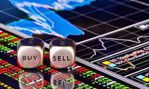 Cổ đông ngoại tiếp tục bán cổ phiếu PVI sau án phạt của Ủy ban Chứng khoán