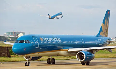 Cổ phiếu Vietnam Airlines lên cao nhất một năm