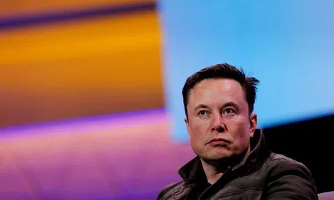 Elon Musk đang suy nghĩ đến chuyện rời bỏ công việc hiện tại, dành toàn bộ thời gian để làm người nổi tiếng