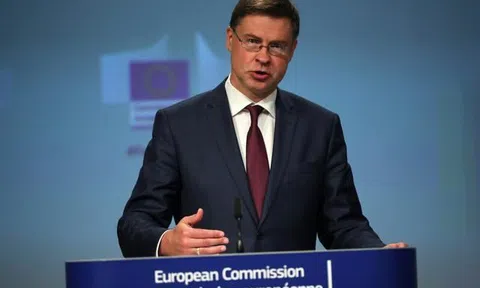 EU kiện Trung Quốc chơi trò 'bóp cổ, bóp họng' doanh nghiệp nước ngoài