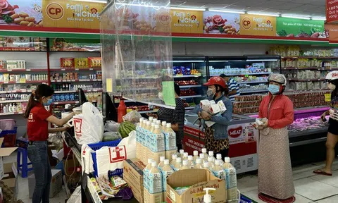 Giá hàng hóa, dịch vụ 'ăn theo' giá xăng: Đánh thẳng vào túi tiền người dân