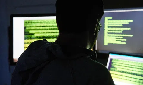 Ukraine quyên góp tiền mã hoá, “trọng dụng” hacker để chống Nga