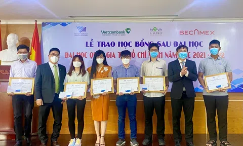 Novaland trao tặng học bổng đến các học viên, nghiên cứu sinh ĐHQG TPHCM