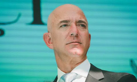 Tỉ phú Bezos 'đấu khẩu' với Tổng thống Biden trên Twitter về lạm phát