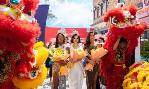 Dàn hoa hậu tham quan mua sắm tại đại lộ shophouse NovaWorld Ho Tram