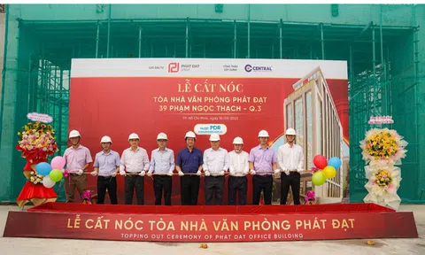 Phát Đạt tổ chức nghi thức cất nóc tòa nhà văn phòng