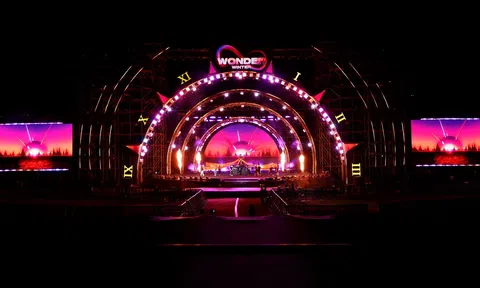 Những hình ảnh “nóng phỏng tay” của Maroon 5 và các nghệ sĩ Việt trên sân khấu 8Wonder trước giờ G