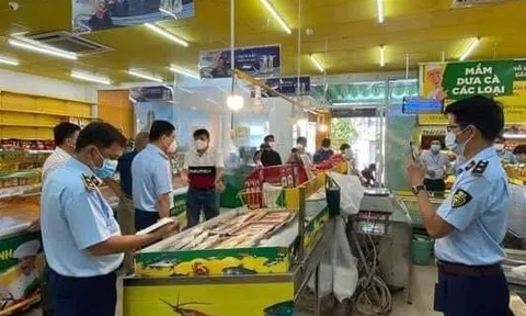 Quản lý thị trường kiểm tra cửa hàng Bách Hóa Xanh ở TP.HCM