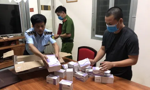 Thu giữ 117 bộ kit test nhanh Covid-19 không có hóa đơn chứng từ