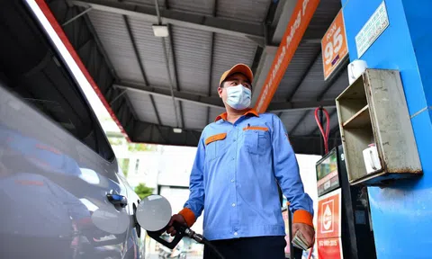 Xăng tăng giá kỷ lục, doanh nghiệp vẫn không mặn mà bán