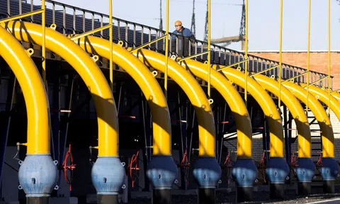 Mỹ và châu Âu chật vật với giá khí đốt tăng kỷ lục