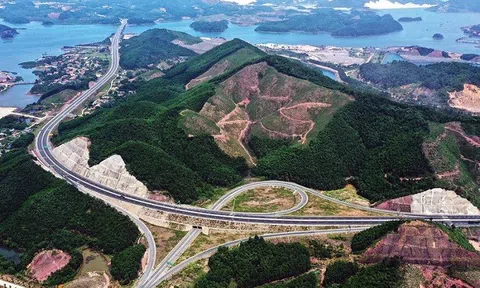 Quảng Ninh: Tỉnh đầu tiên tự huy động vốn làm đường cao tốc dài nhất Việt Nam