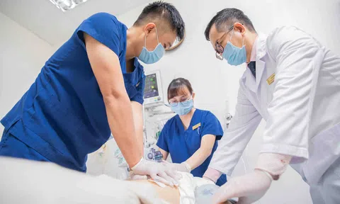 Chuyên gia hồi sức cấp cứu tiết lộ hậu trường những chuyến vận chuyển y tế xuyên biên giới