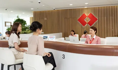 Dẫn đầu về gắn kết khách hàng, Techcombank lập đỉnh thu phí dịch vụ tăng trưởng hơn 46%