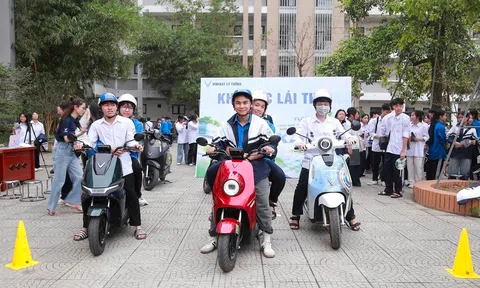 Cả nhà bỏ xe xăng, chuyển sang xe máy điện VinFast: Từ đi học, đi làm đến chạy dịch vụ đều có lời giải