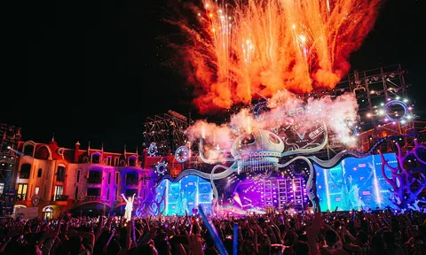 Sự xuất hiện của NE-YO và B.I tại 8WONDER Moon Festival “gây bão”