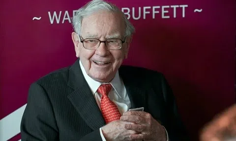 Tỉ phú Warren Buffett chia sẻ về chuyện "đóng thuế ít" và từ chức tại Gates Foundation