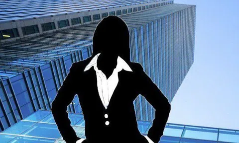 3 bà vợ bí ẩn lần đầu lộ diện của đại gia Việt: Người hoá ra là dân kinh doanh "máu mặt", người lại chọn tào khang lặng lẽ sau lưng chồng