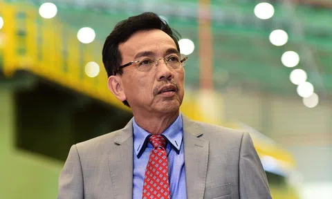 Tuổi thơ cơ cực của ông chủ "đế chế rác" tại Mỹ vừa mua 250 máy thở gửi về Việt Nam