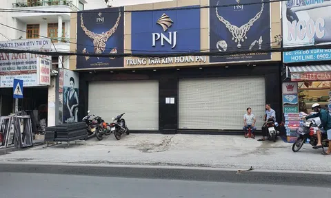 Doanh nghiệp bán lẻ MWG, PNJ, VRE chờ “cú bật” phục hồi