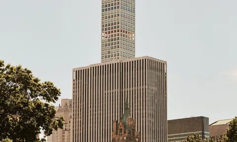 Khi người chơi hệ penthouse trong các siêu tháp bật khóc: Mưa bay trên tháp, điệp khúc gió rít, chi phí trên mây và ngụy trang sóng ngầm kiểu Mỹ