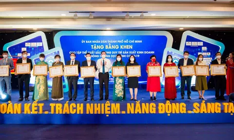 Tập đoàn Hưng Thịnh đón nhận bằng khen của UBND TP.HCM trong duy trì sản xuất kinh doanh và phòng chống Covid-19