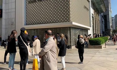 Lý do Chanel chỉ bán cho mỗi người Hàn Quốc một chiếc túi bất chấp 'cơn khát' hàng xa xỉ ngày càng tăng cao